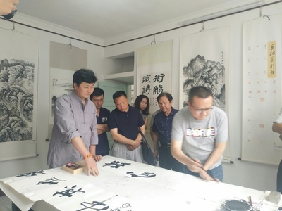 信阳、光山书画家欢聚一堂,做客潢川教育书画院