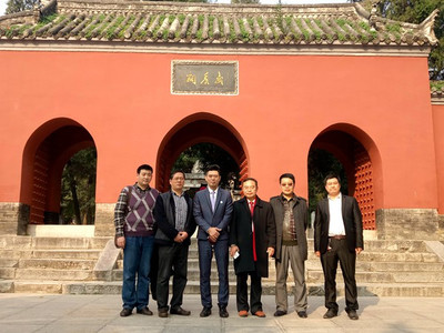 两岸同胞一家亲 五湖四海心连心