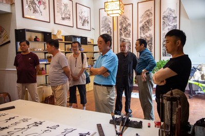 安徽新昊诗书画院来淮南考察交流