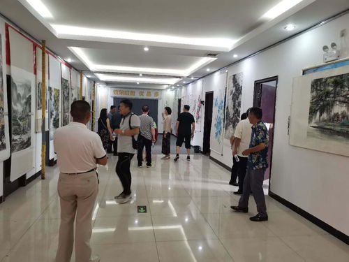 光华集团书画院举办书画展庆祝建军节